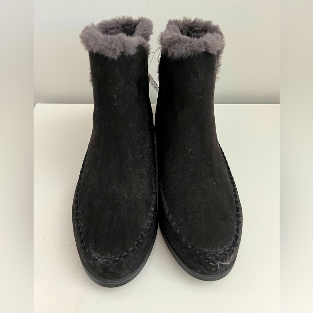 Old Navy Faux Suede ankle boots - women’s size 6